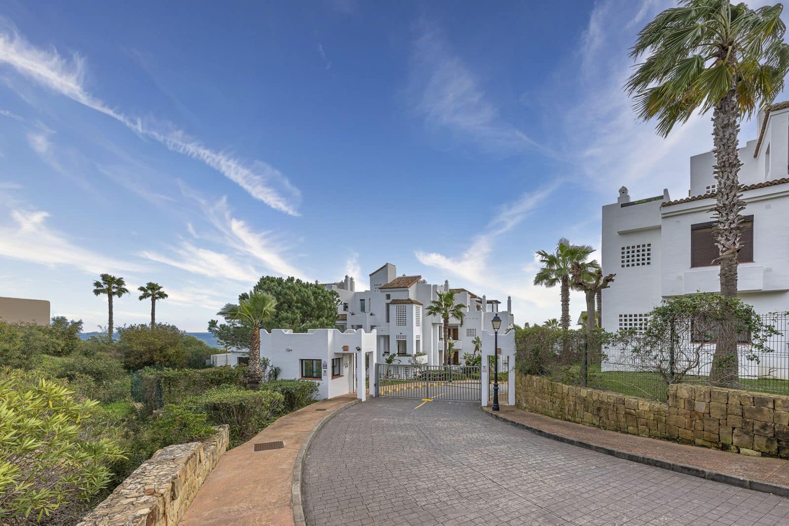 2 bedroom Apartment for sale in La Alcaidesa - € 458,000 (Ref: 9738812)