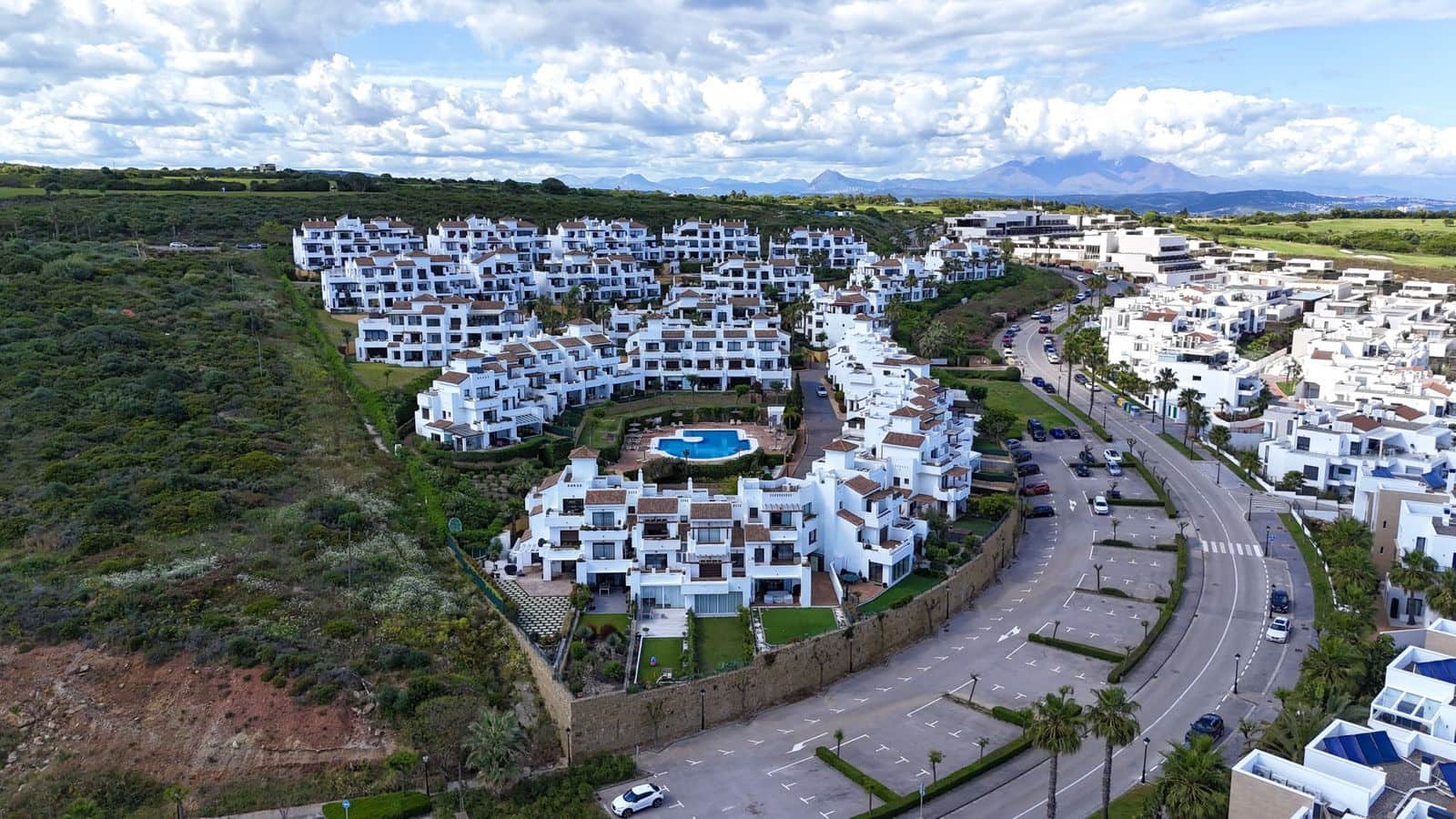 2 bedroom Apartment for sale in La Alcaidesa - € 458,000 (Ref: 9738812)