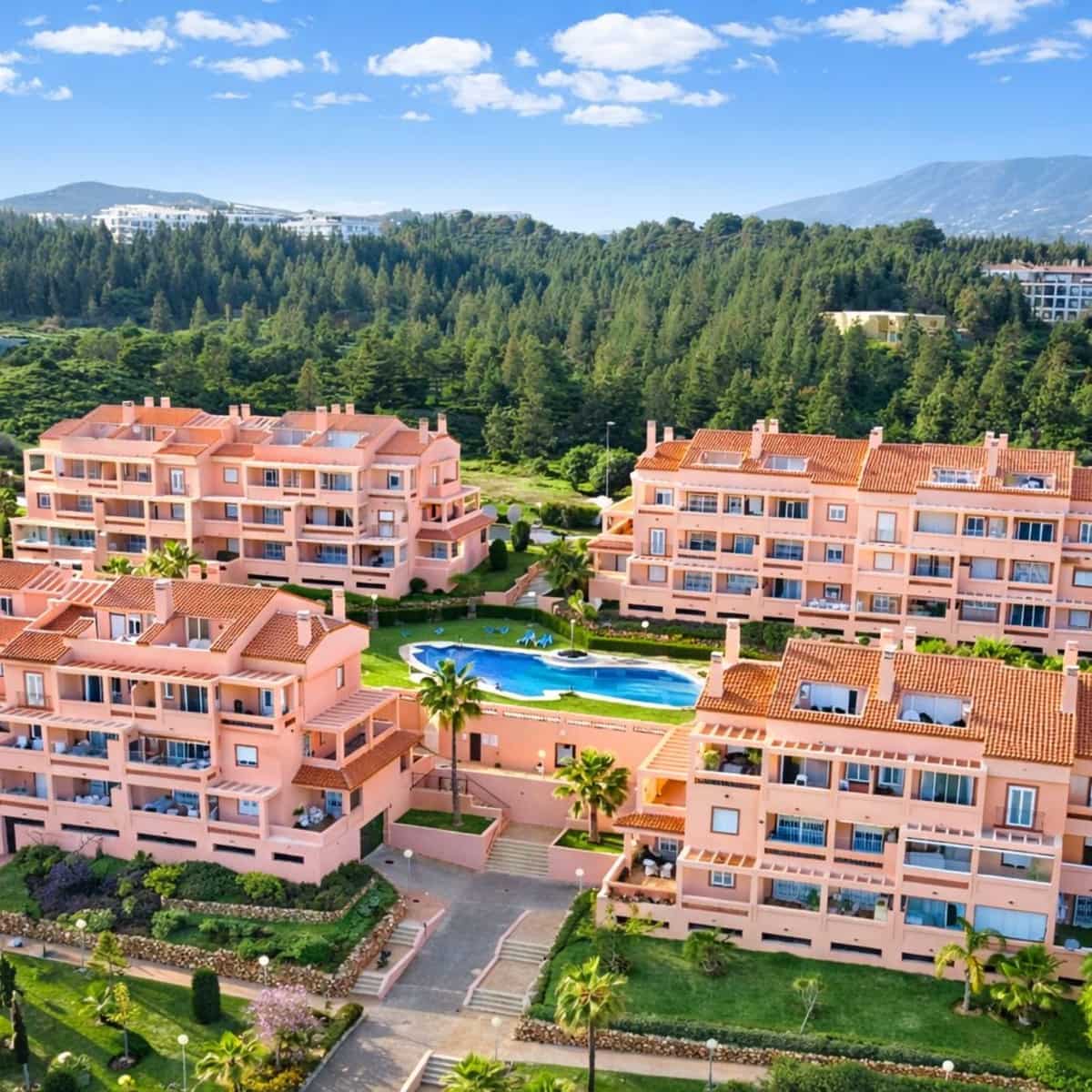 4 bedroom Apartment for sale in Mijas Costa - € 419,000 (Ref: 9738824)