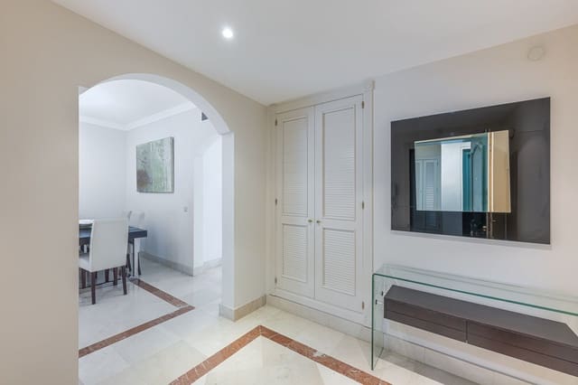 2 bedroom Apartment for sale in Golden Mile, Marbella - € 990,000 (Ref: 9738826)