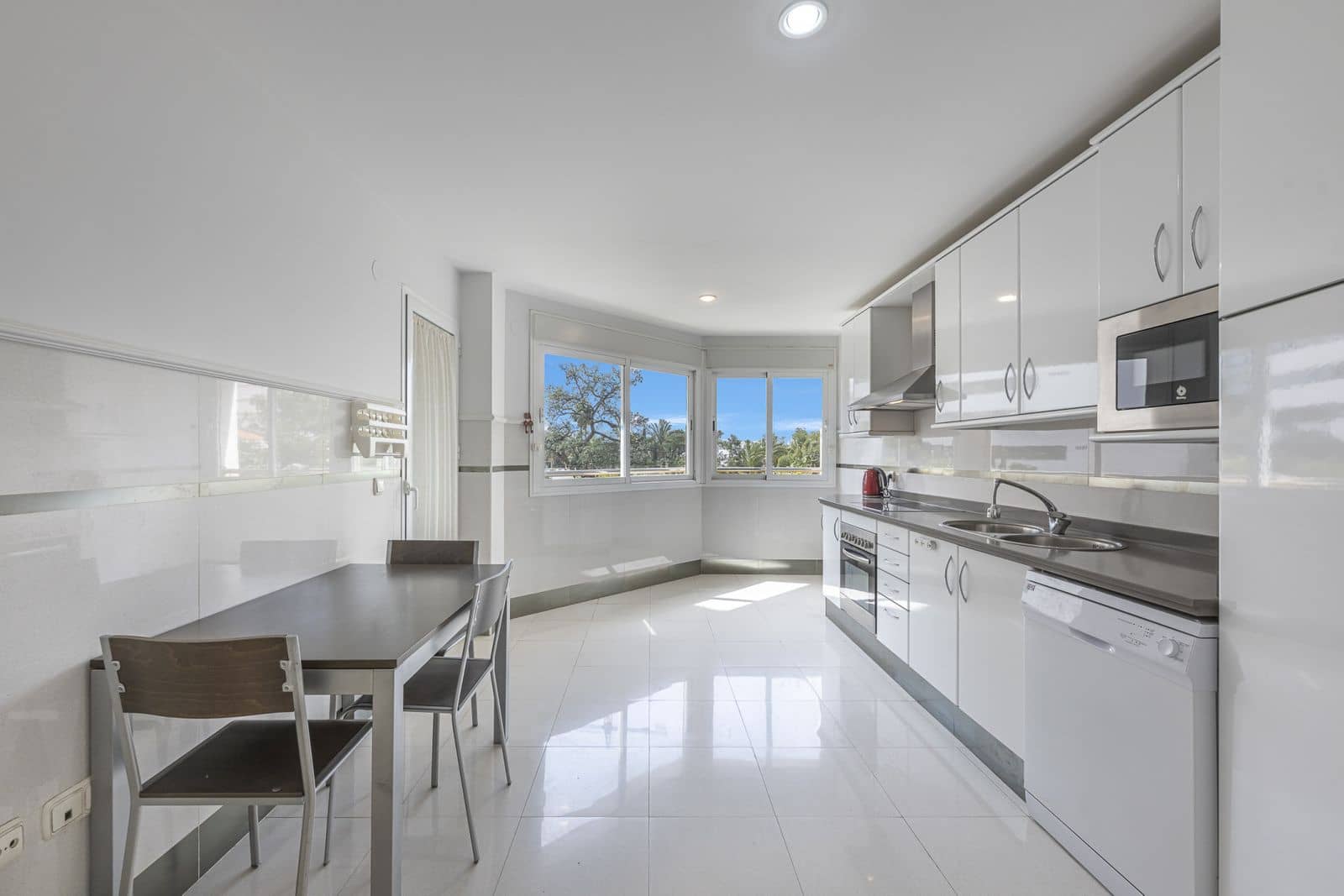 2 bedroom Apartment for sale in Golden Mile - € 990,000 (Ref: 9738826)