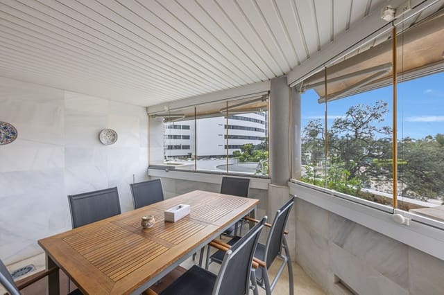 2 bedroom Apartment for sale in Golden Mile, Marbella - € 990,000 (Ref: 9738826)