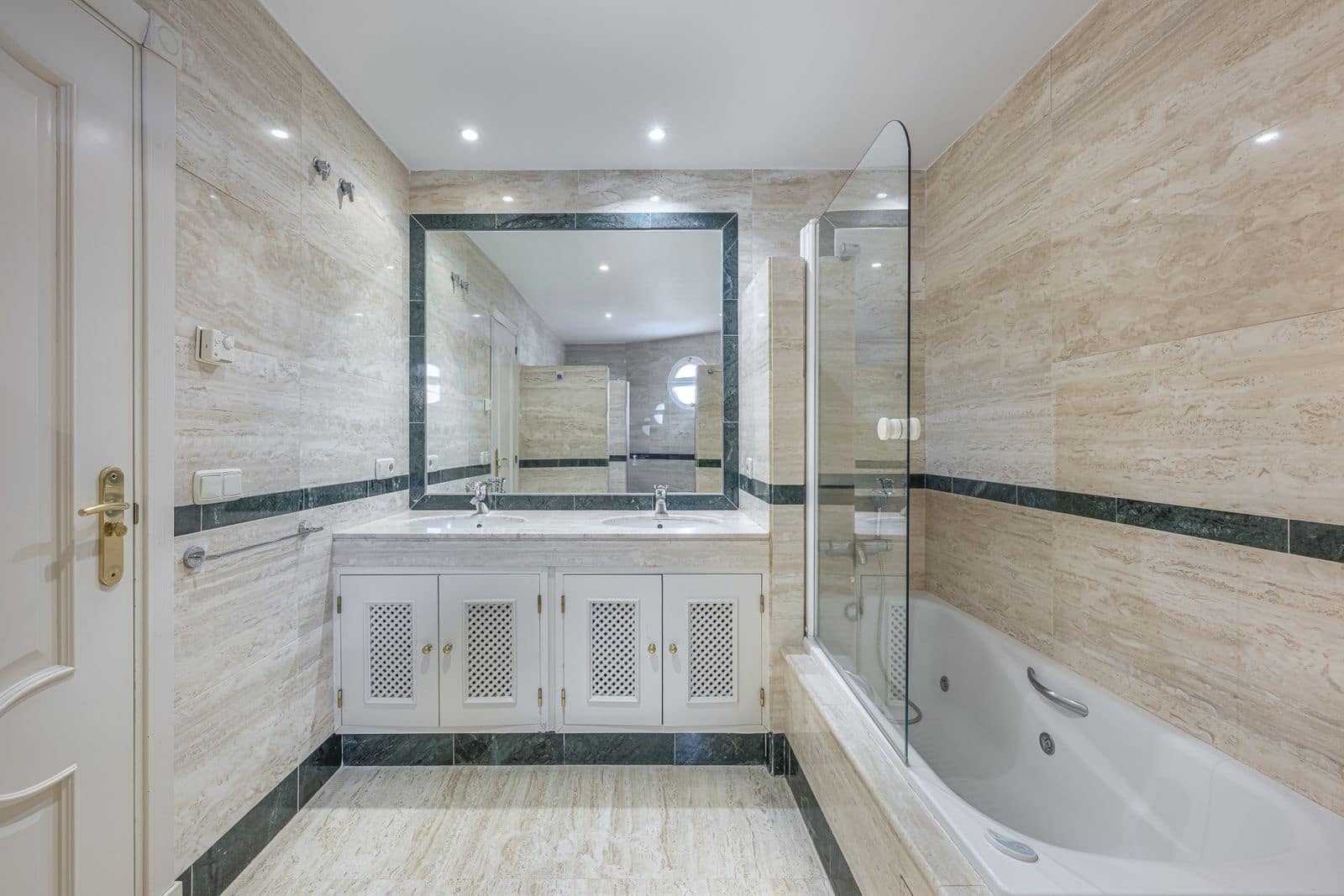 2 bedroom Apartment for sale in Golden Mile - € 990,000 (Ref: 9738826)