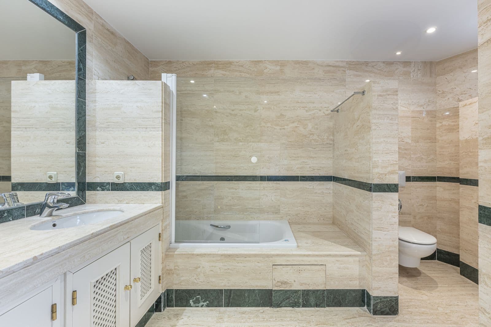 2 bedroom Apartment for sale in Golden Mile - € 990,000 (Ref: 9738826)