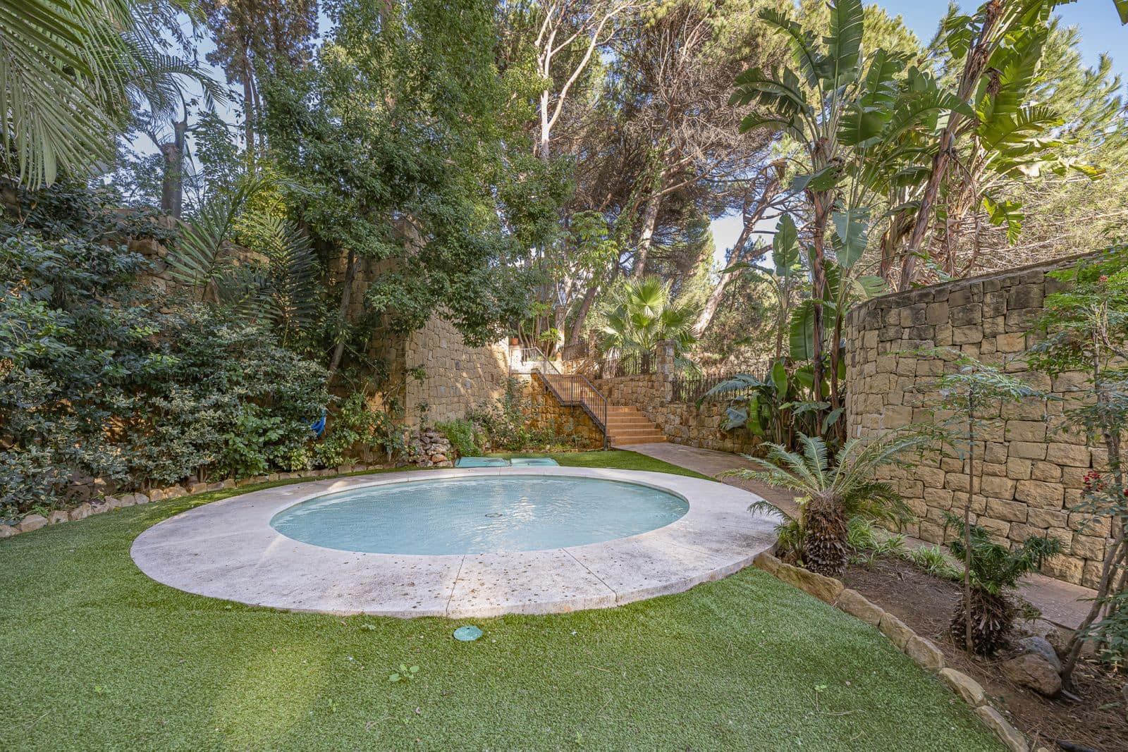 2 bedroom Apartment for sale in Golden Mile - € 990,000 (Ref: 9738826)