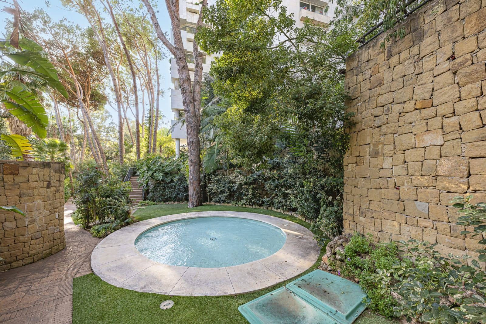 2 bedroom Apartment for sale in Golden Mile - € 990,000 (Ref: 9738826)