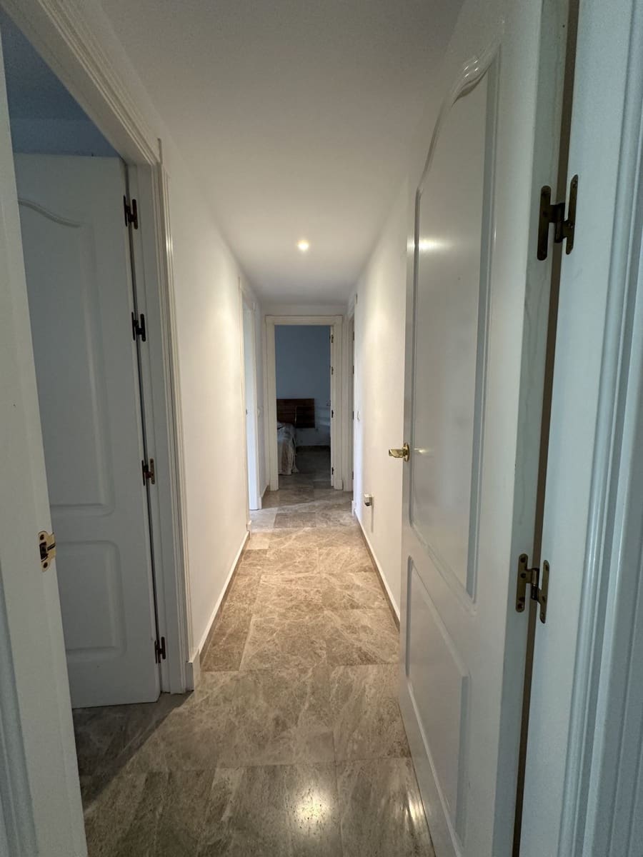 Apartamento de 3 habitaciones en Puerto Banus en venta - 520.000 € (Ref: 9738827)