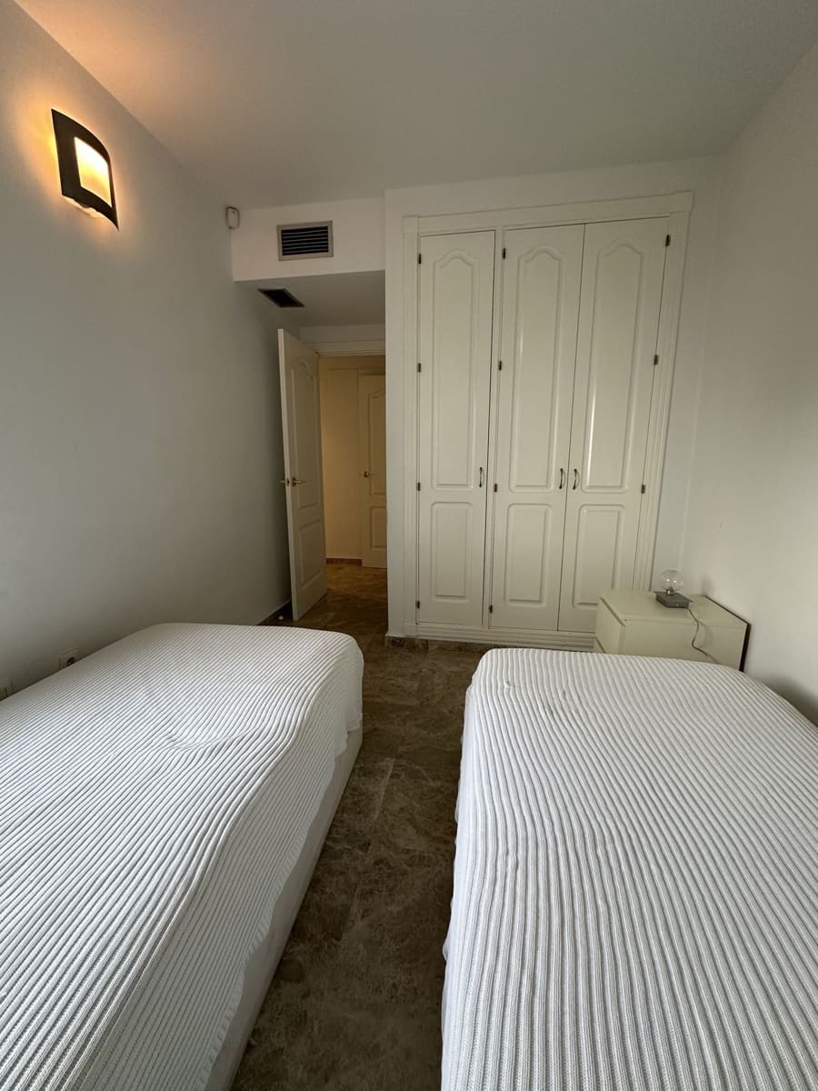 Apartamento de 3 habitaciones en Puerto Banus en venta - 520.000 € (Ref: 9738827)