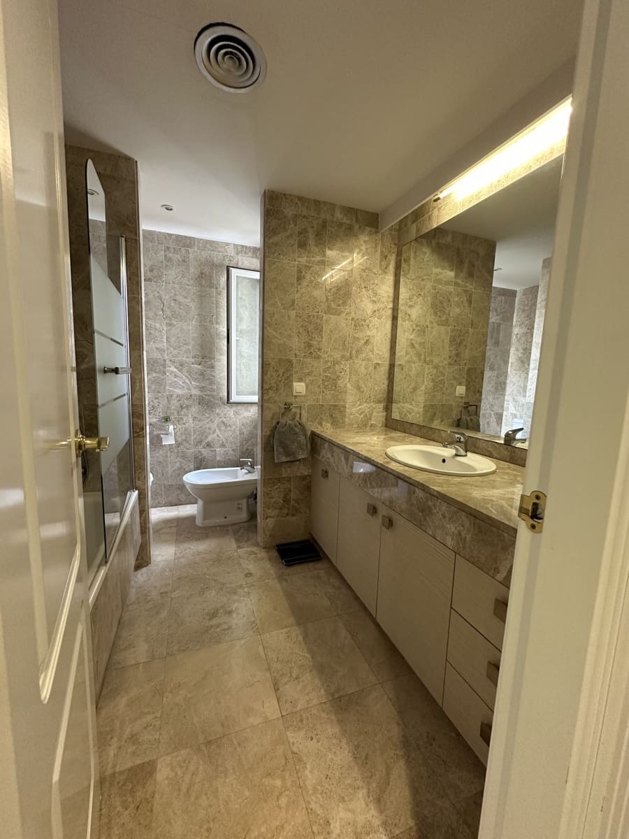 Apartamento de 3 habitaciones en Puerto Banus en venta - 520.000 € (Ref: 9738827)