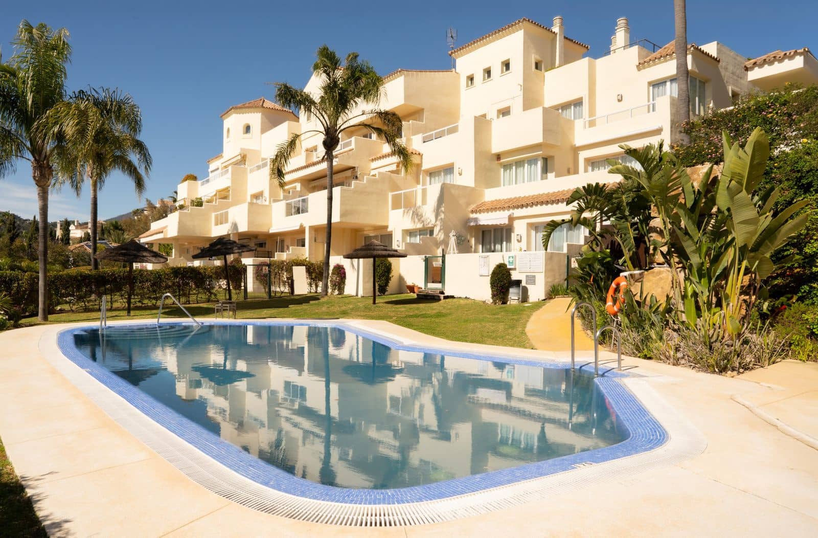 2 soveværelse Lejlighed til salg i Benahavis - € 430.000 (Ref: 9738829)