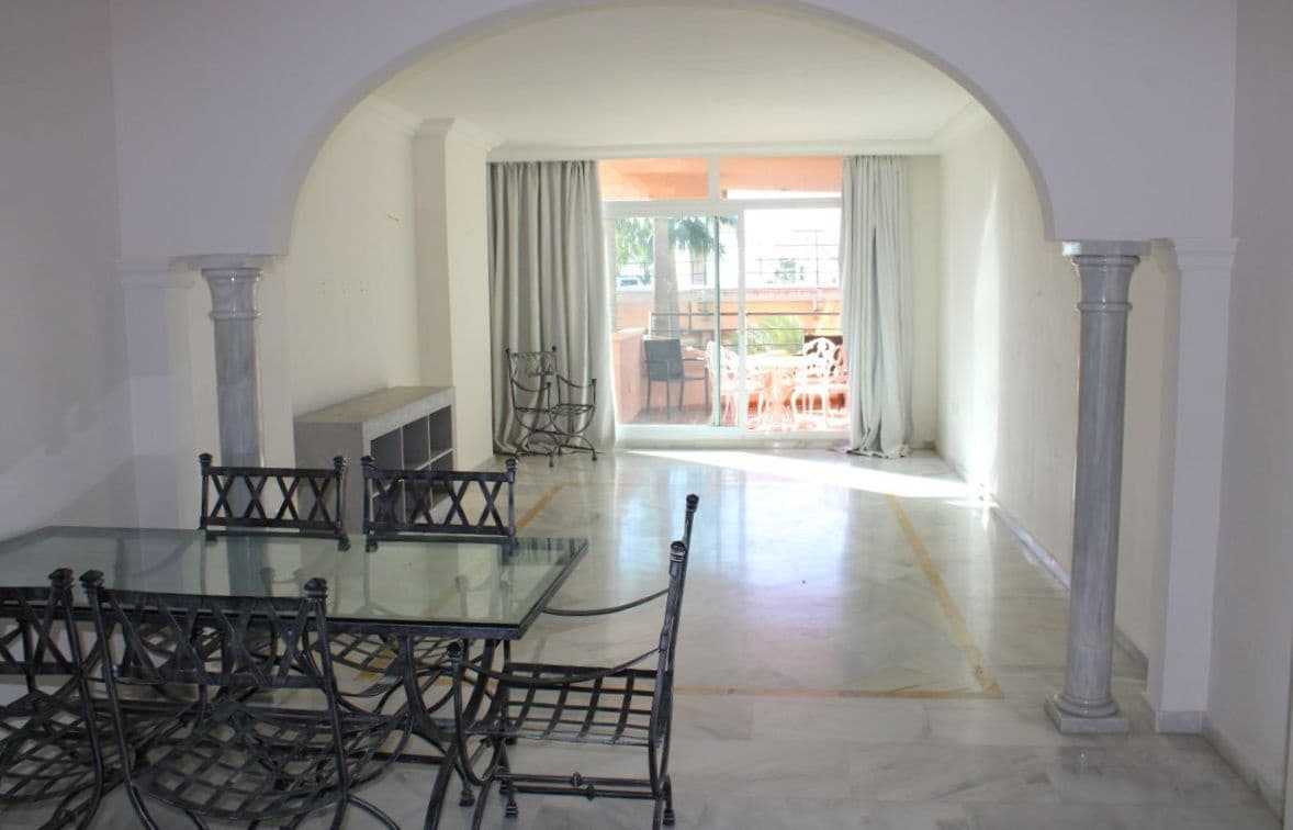 2 makuuhuone Huoneisto myytävänä paikassa Marbella - 470 000 € (Ref: 9738832)