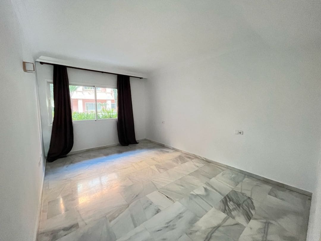 2 makuuhuone Huoneisto myytävänä paikassa Marbella - 470 000 € (Ref: 9738832)