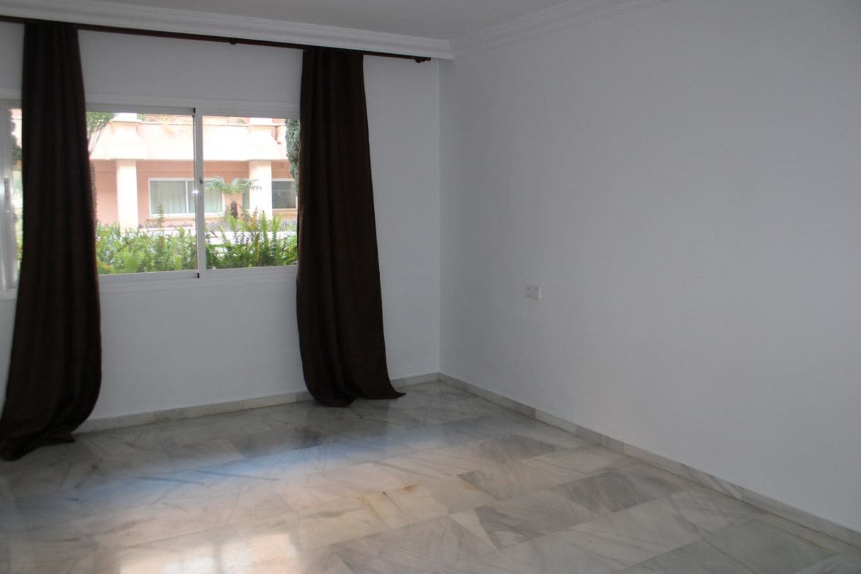 2 makuuhuone Huoneisto myytävänä paikassa Marbella - 470 000 € (Ref: 9738832)