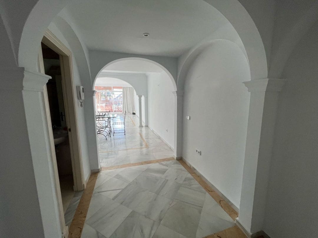 2 makuuhuone Huoneisto myytävänä paikassa Marbella - 470 000 € (Ref: 9738832)