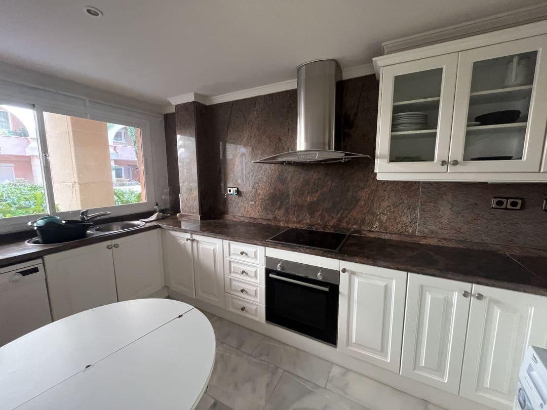 2 makuuhuone Huoneisto myytävänä paikassa Marbella - 470 000 € (Ref: 9738832)