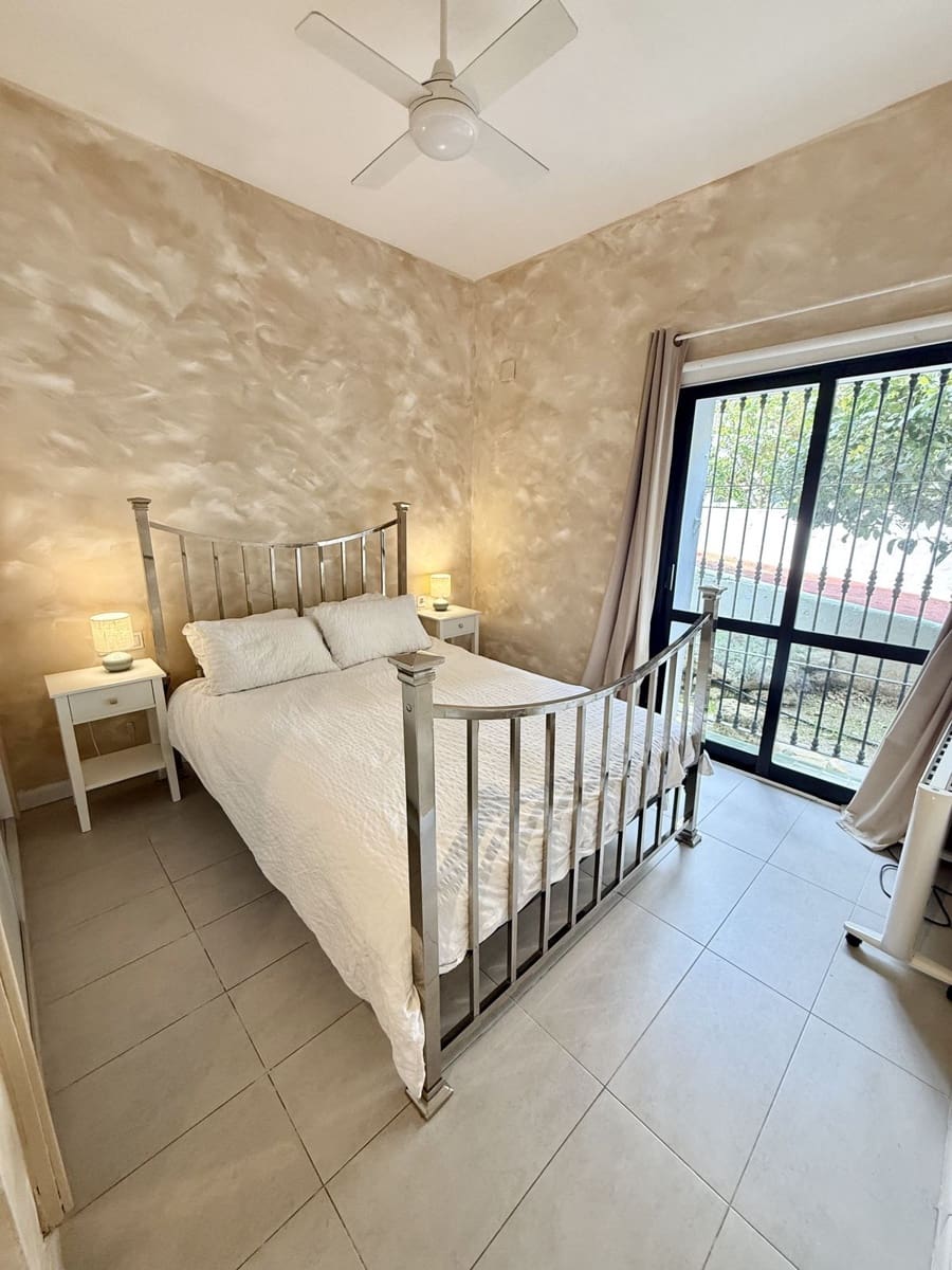 3 bedroom Apartment for sale in Calahonda - € 335,000 (Ref: 9738839)