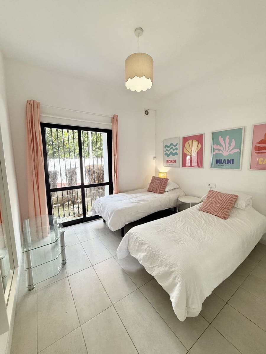 3 bedroom Apartment for sale in Calahonda - € 335,000 (Ref: 9738839)