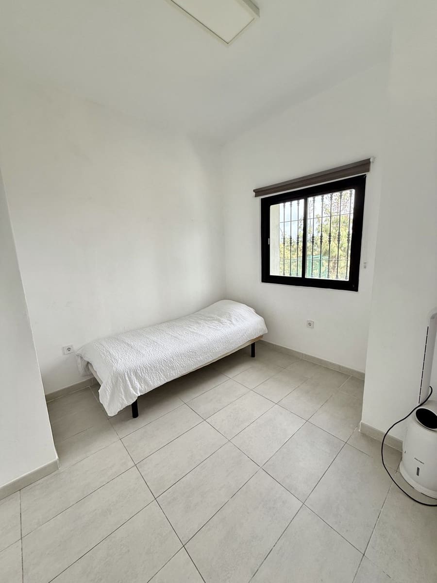 3 bedroom Apartment for sale in Calahonda - € 335,000 (Ref: 9738839)