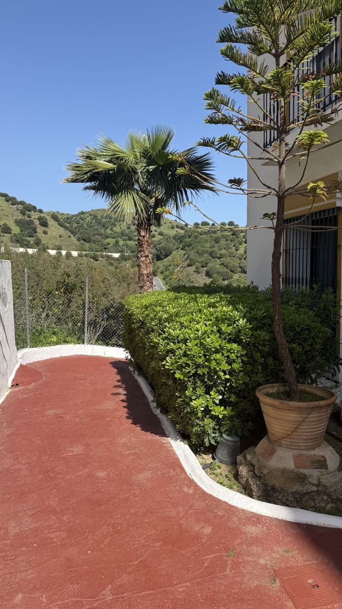 3 bedroom Apartment for sale in Calahonda - € 335,000 (Ref: 9738839)