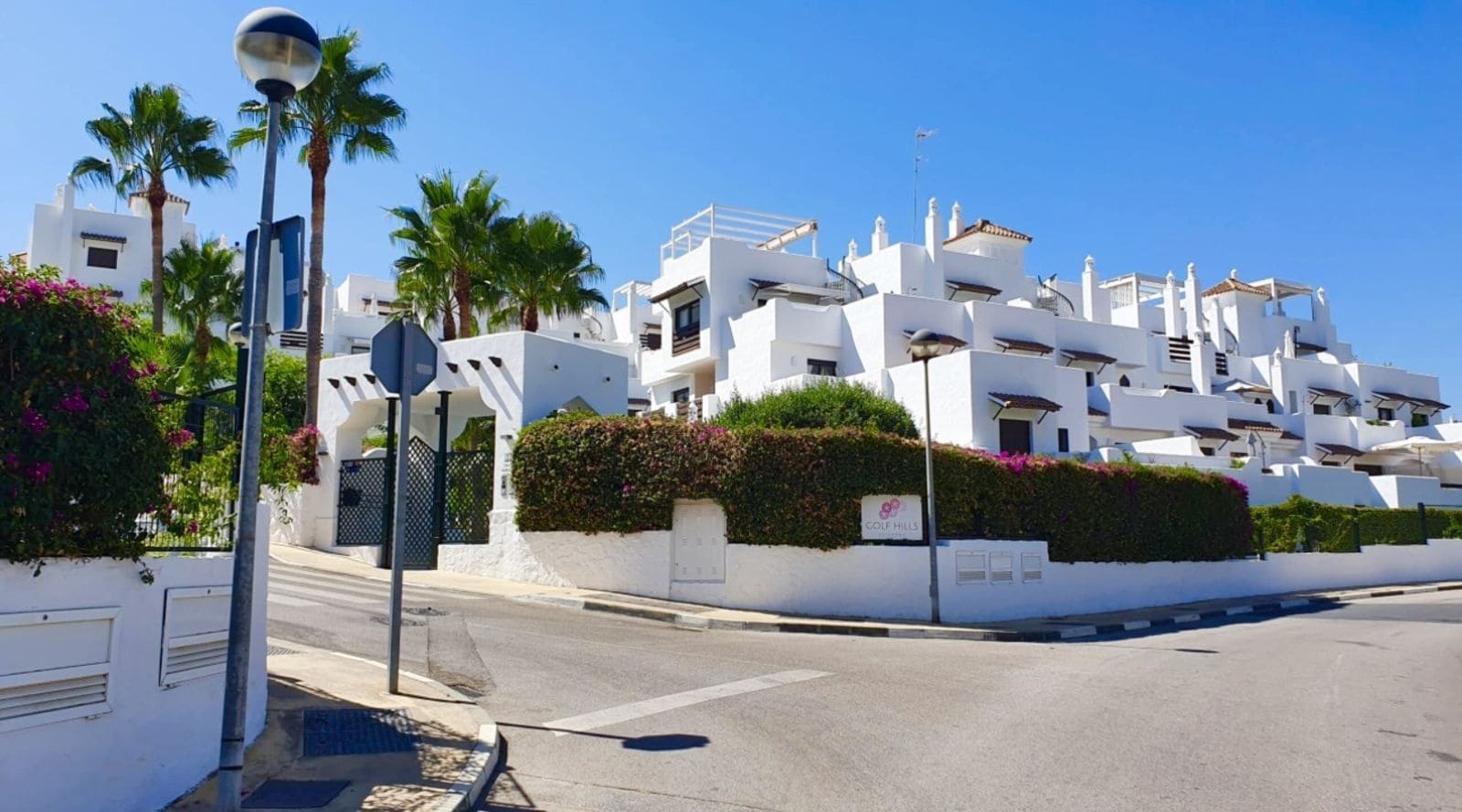 3 bedroom Apartment for sale in New Golden Mile - € 450,000 (Ref: 9738840)