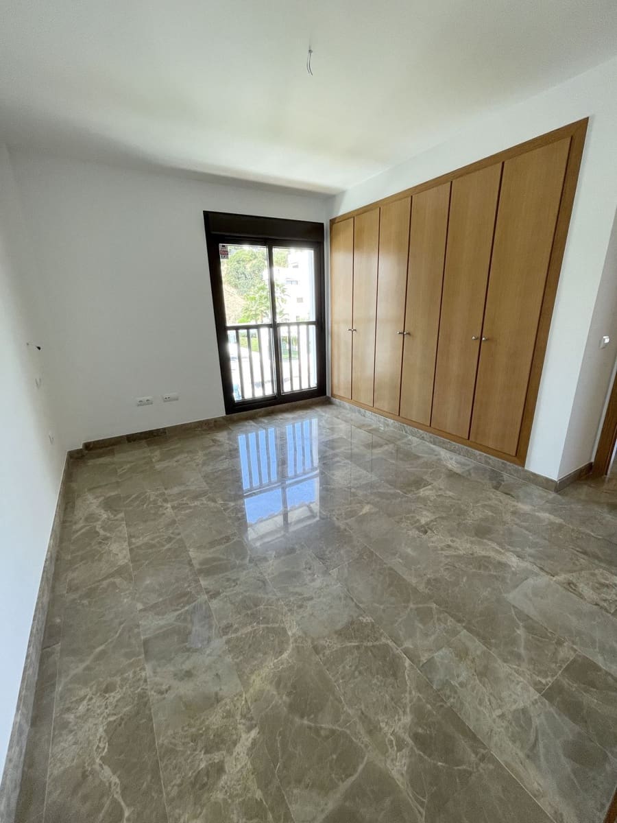 3 bedroom Apartment for sale in New Golden Mile - € 450,000 (Ref: 9738840)