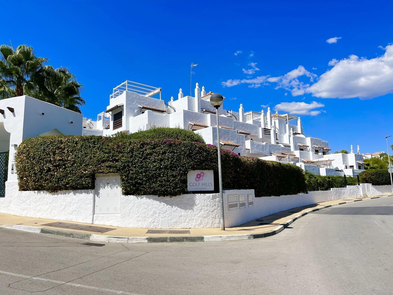 3 bedroom Apartment for sale in New Golden Mile - € 450,000 (Ref: 9738840)