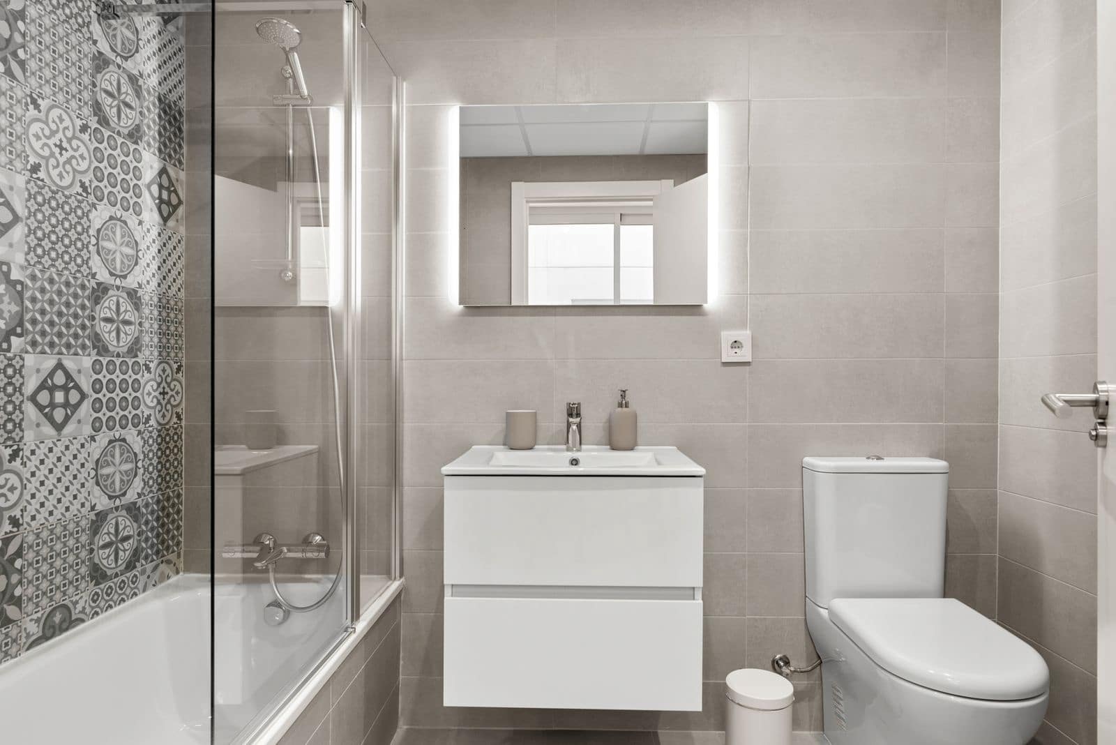 3 sovrum Lägenhet till salu i Estepona - 410 000 € (Ref: 9738841)