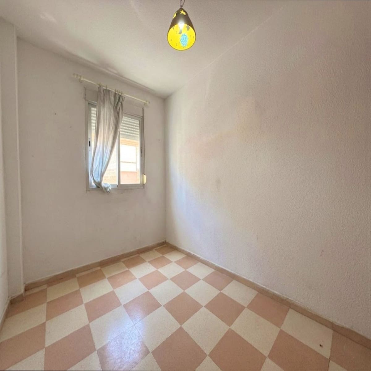 4 sovrum Lägenhet till salu i Estepona - 375 000 € (Ref: 9738843)