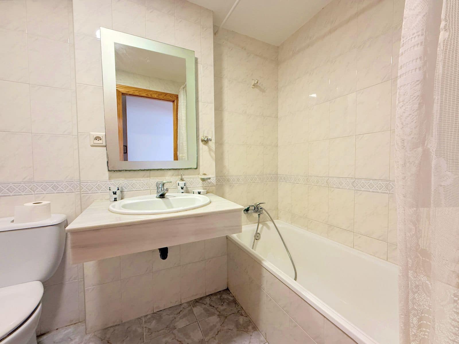 4 sovrum Lägenhet till salu i Estepona - 375 000 € (Ref: 9738843)