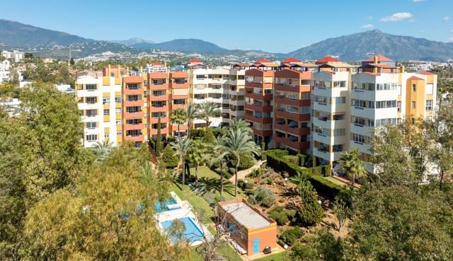 Ático de 2 habitaciones en Atalaya-Isdabe, Estepona en venta - 495.000 € (Ref: 9738848)