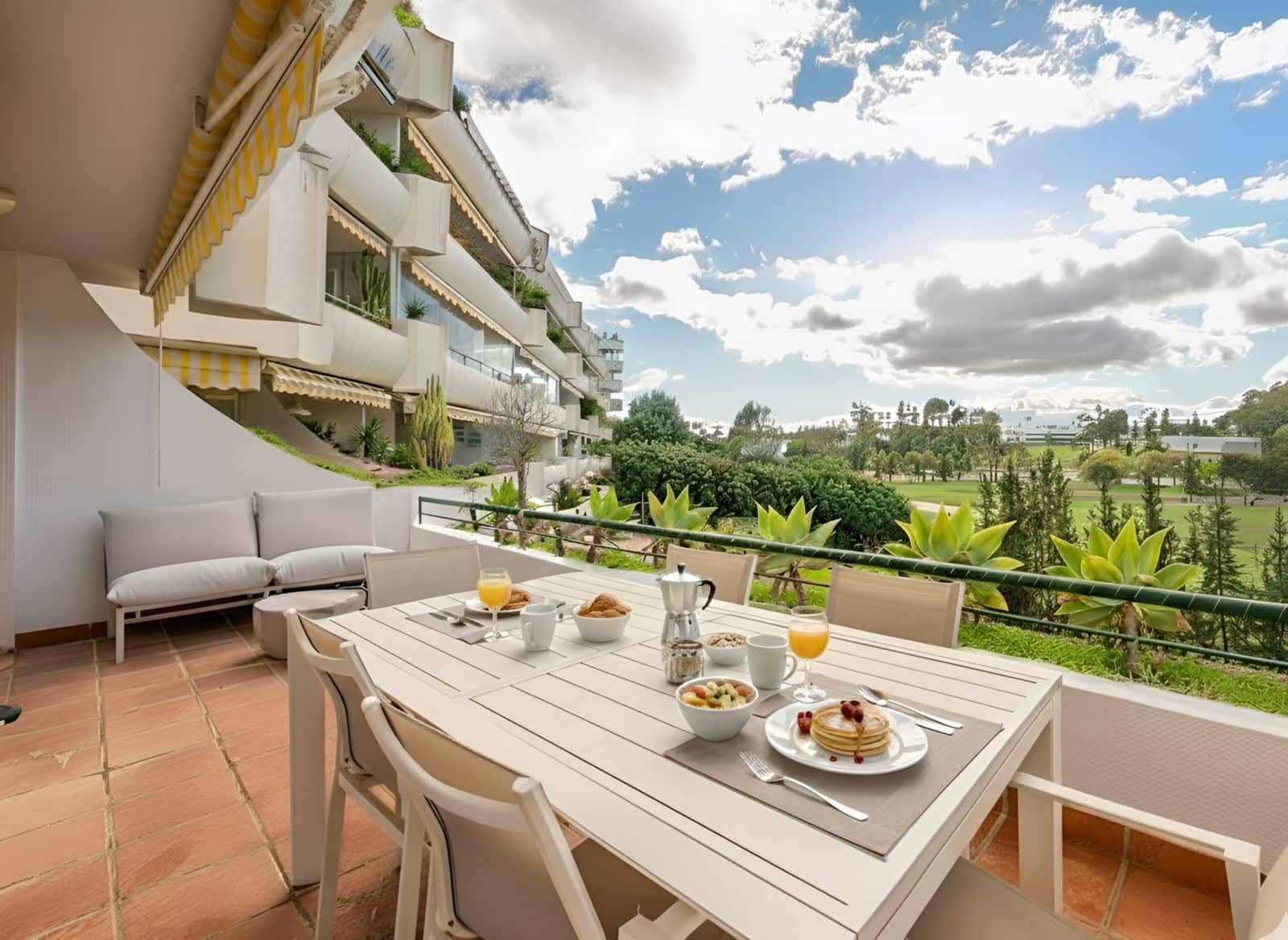 2 slaapkamer Appartement te koop in Guadalmina - € 449.999 (Ref: 9738850)