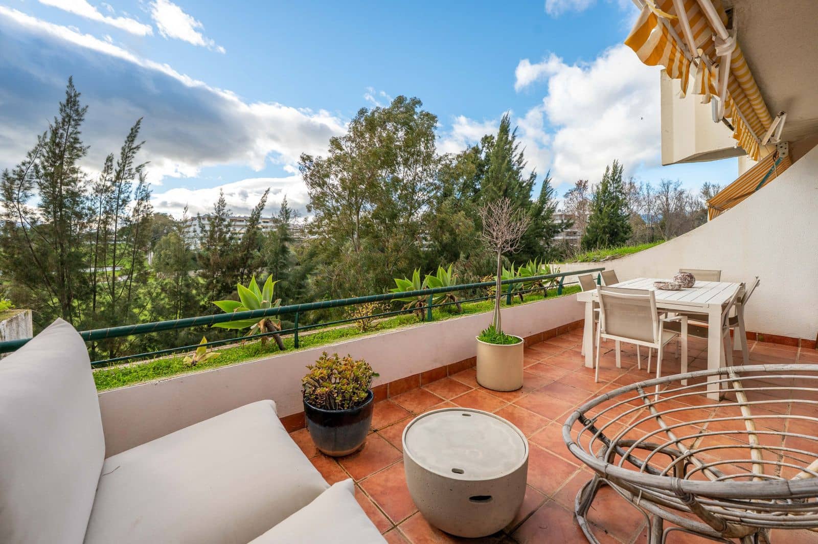 2 slaapkamer Appartement te koop in Guadalmina - € 449.999 (Ref: 9738850)