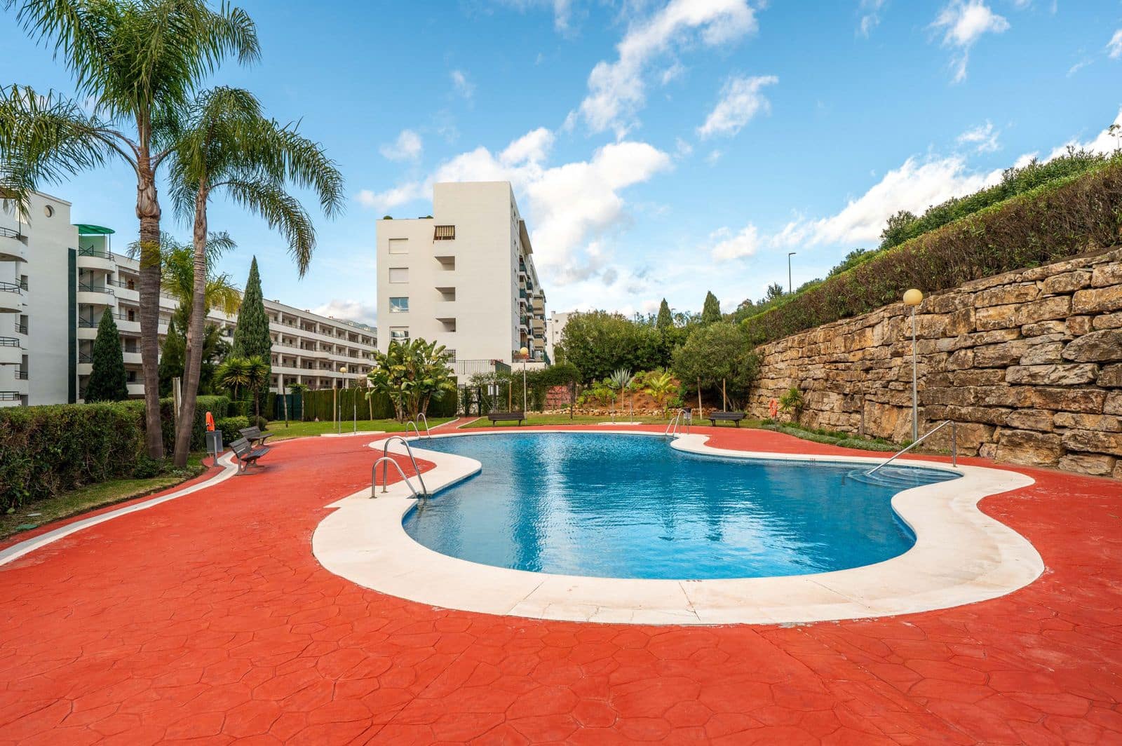 2 slaapkamer Appartement te koop in Guadalmina - € 449.999 (Ref: 9738850)