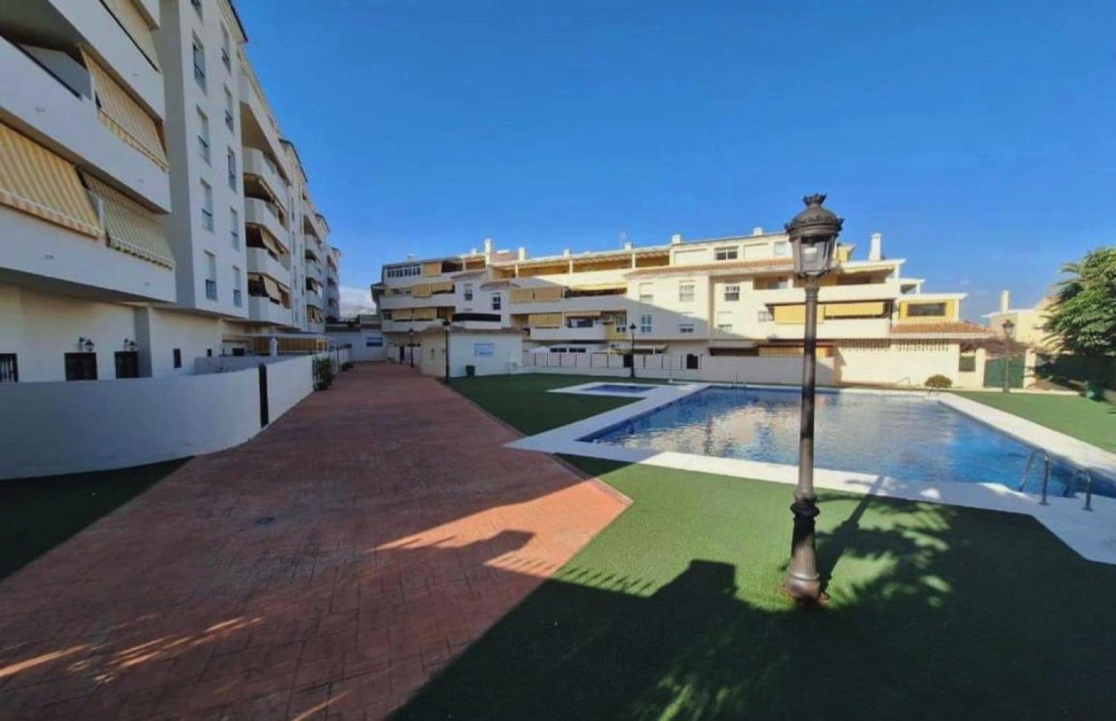 2 makuuhuone Huoneisto myytävänä paikassa Estepona - 365 000 € (Ref: 9738852)