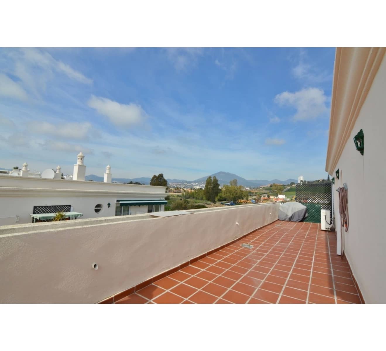 Ático de 2 habitaciones en Nueva Andalucia en venta - 589.000 € (Ref: 9738854)