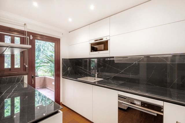 4 sovrum Hus till salu i Golden Mile, Marbella - 1 395 000 € (Ref: 9738856)