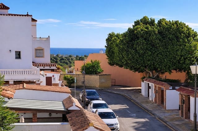 4 soveværelse Semi-Rækkehus til salg i Estepona - € 768.000 (Ref: 9738858)