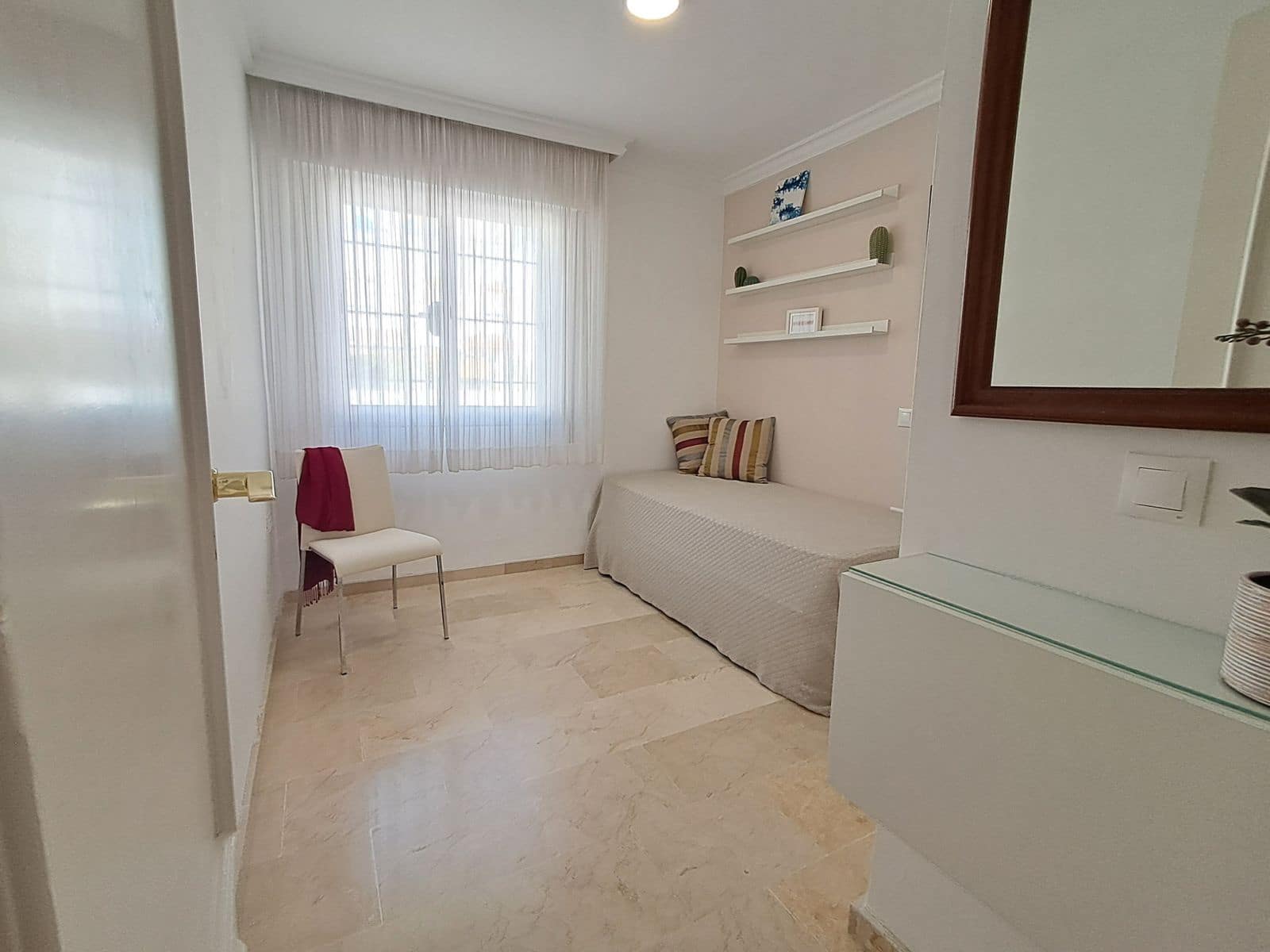 4 soveværelse Semi-Rækkehus til salg i Estepona - € 768.000 (Ref: 9738858)