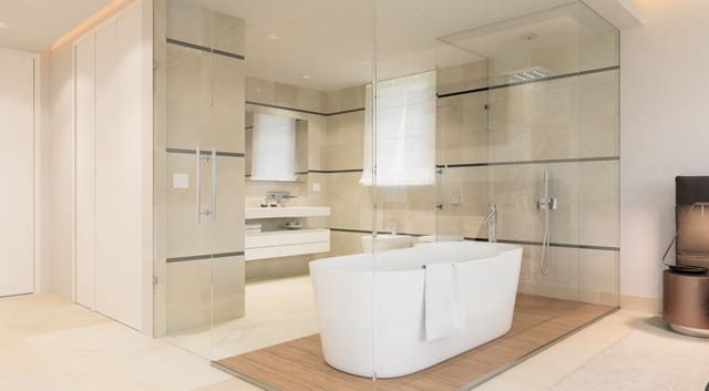 4 bedroom Villa for sale in Golden Mile, Marbella - € 1,150,000 (Ref: 9738860)