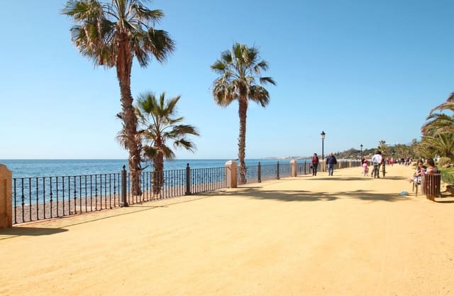 4 bedroom Villa for sale in Golden Mile, Marbella - € 1,150,000 (Ref: 9738860)