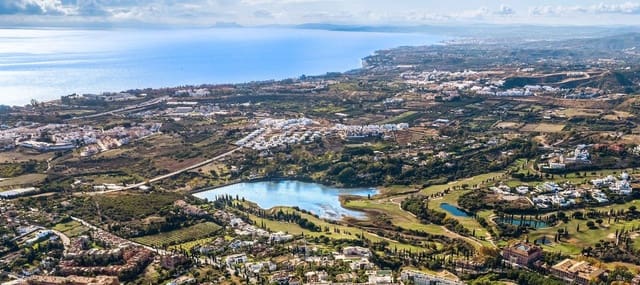 Apartamento de 2 habitaciones en Los Flamingos, Benahavís en venta - 395.000 € (Ref: 9738866)