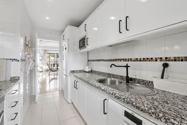 3 makuuhuone Kattohuoneisto myytävänä paikassa Benalmádena - 595 000 € (Ref: 9738867)