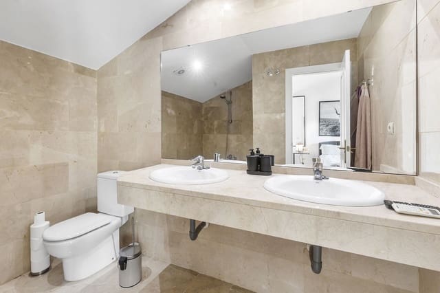 3 makuuhuone Kattohuoneisto myytävänä paikassa Benalmádena - 595 000 € (Ref: 9738867)