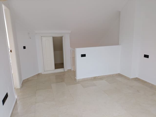 4 soveværelse Byhus til salg i Calahonda, Mijas - € 449.000 (Ref: 9738868)