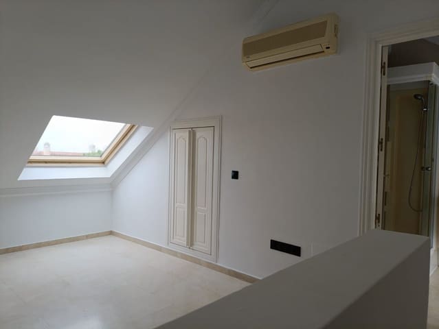 4 soveværelse Byhus til salg i Calahonda, Mijas - € 449.000 (Ref: 9738868)