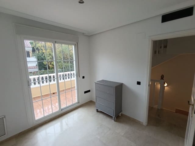 4 soveværelse Byhus til salg i Calahonda, Mijas - € 449.000 (Ref: 9738868)