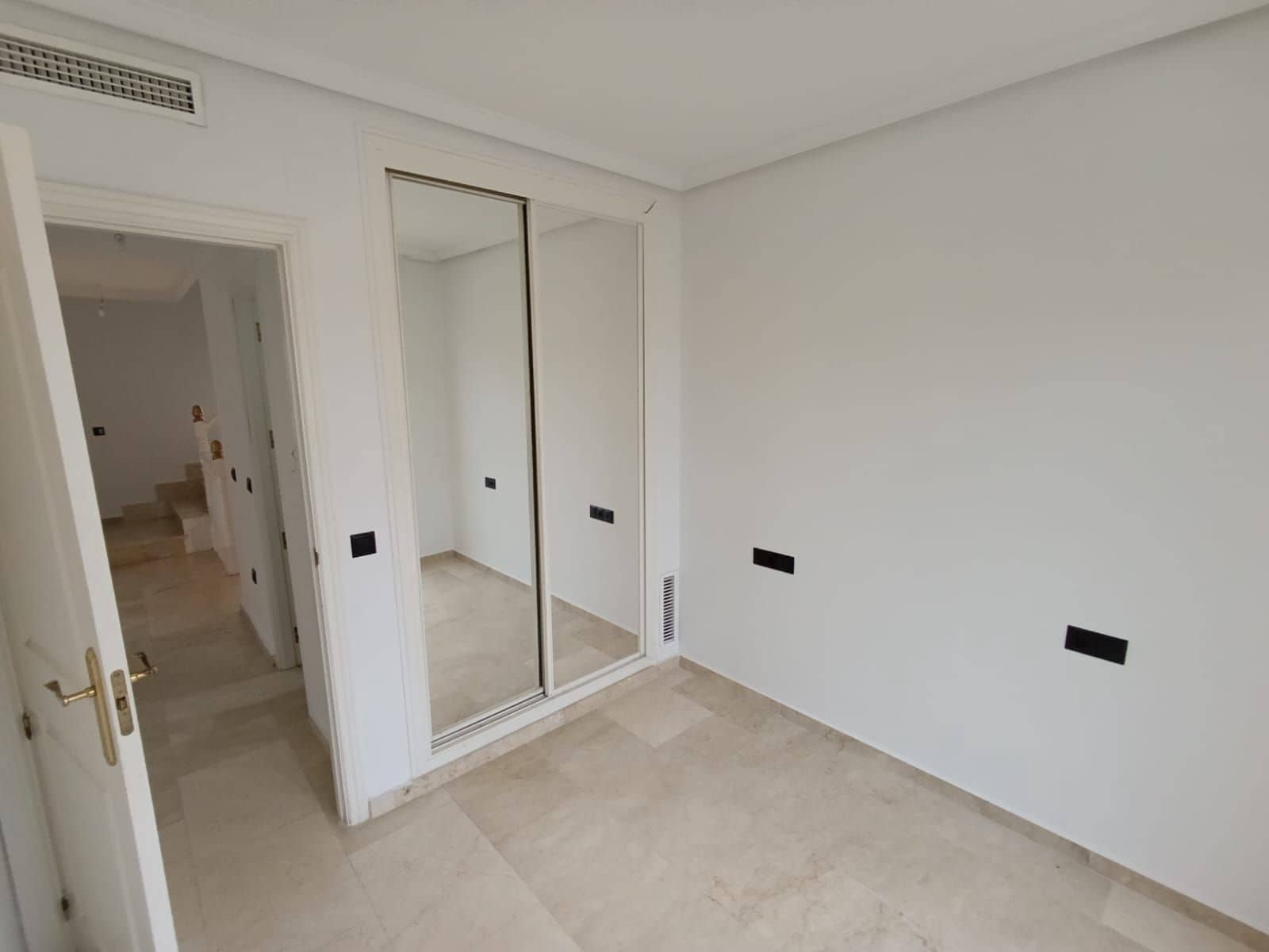 4 soveværelse Byhus til salg i Calahonda - € 449.000 (Ref: 9738868)