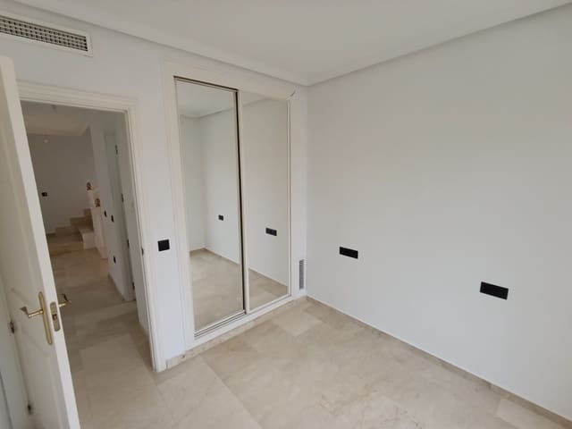 4 soveværelse Byhus til salg i Calahonda, Mijas - € 449.000 (Ref: 9738868)