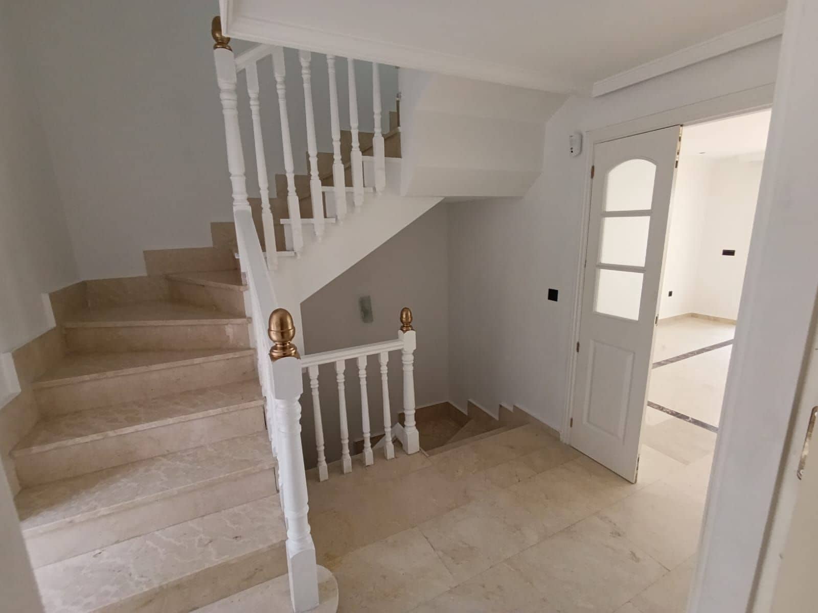 4 soveværelse Byhus til salg i Calahonda - € 449.000 (Ref: 9738868)