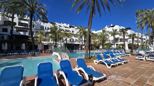 Apartamento de 1 habitación en Puerto Banus, Marbella en venta - 600.000 € (Ref: 9738869)